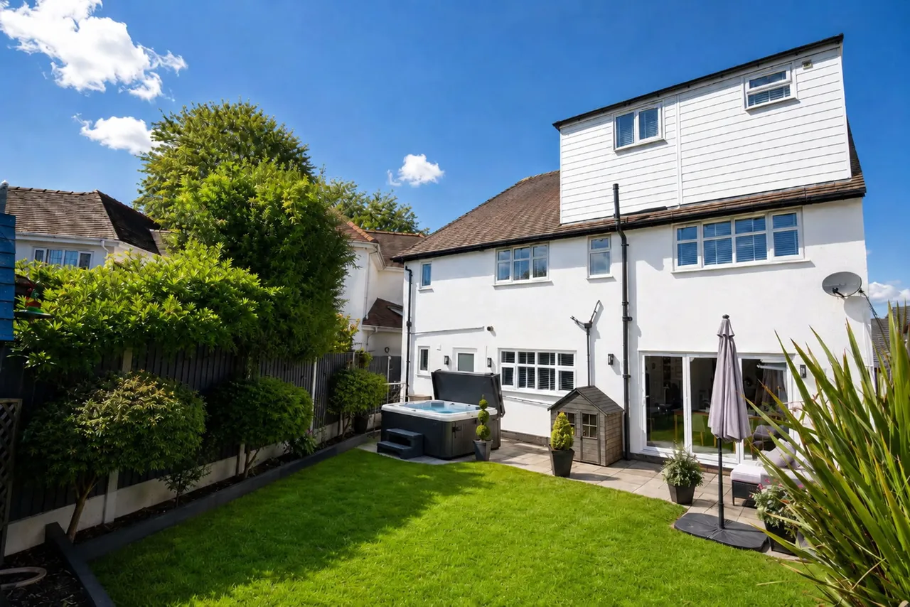 Oxbarn Avenue, Penn, photo 36