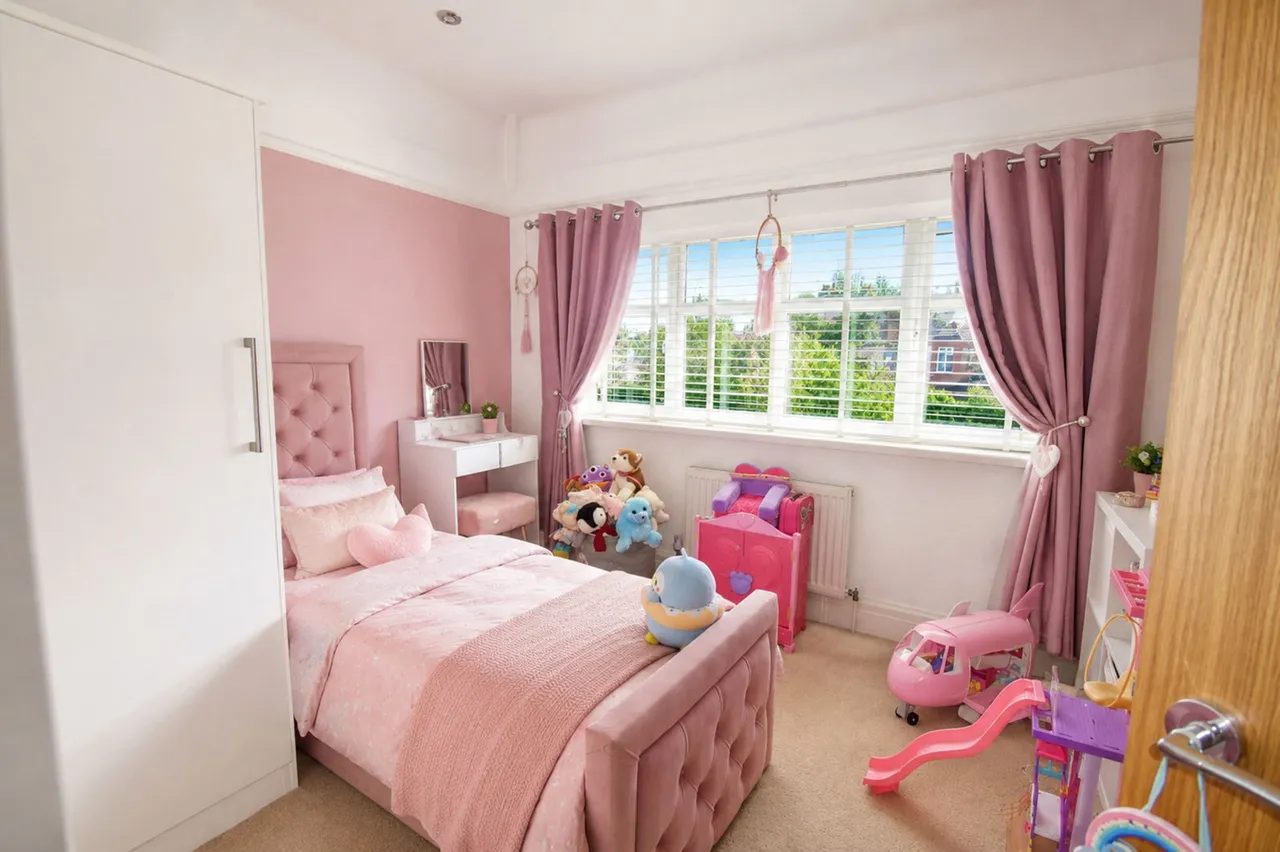 Oxbarn Avenue, Penn, photo 24