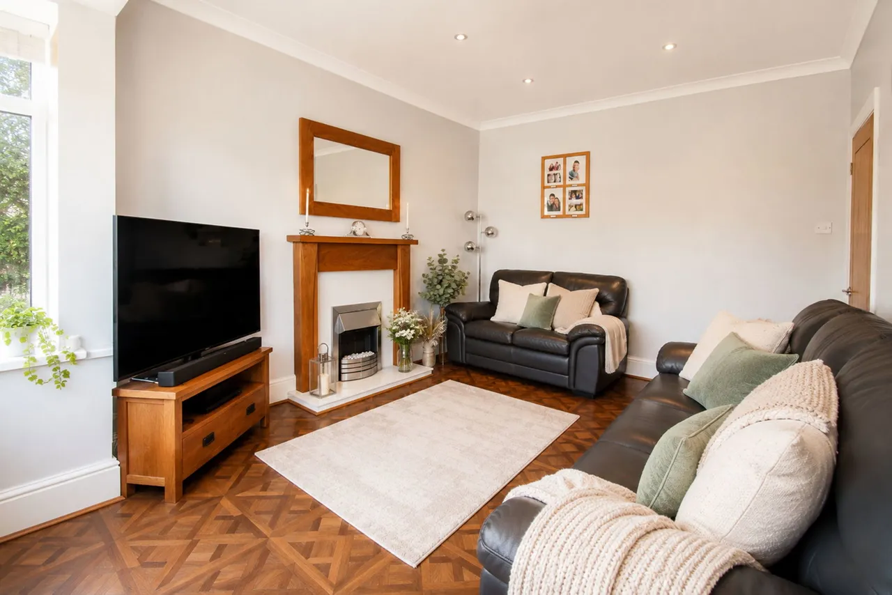 Oxbarn Avenue, Penn, photo 9