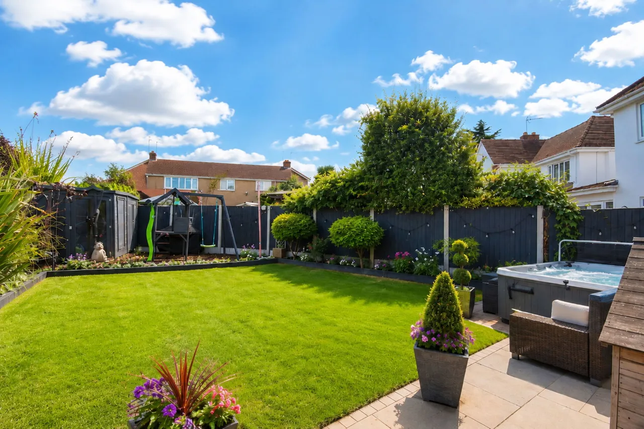 Oxbarn Avenue, Penn, photo 35