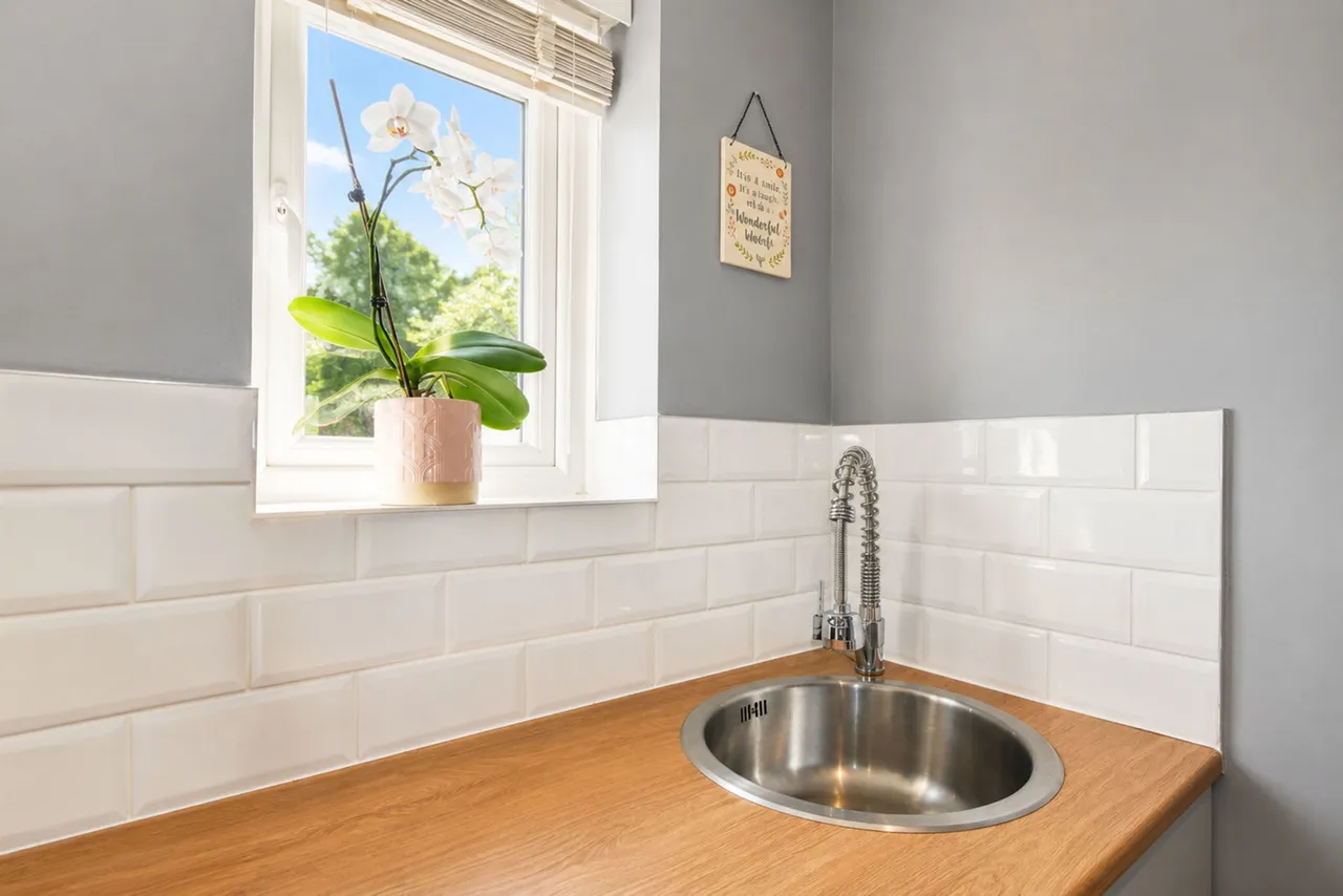 Oxbarn Avenue, Penn, photo 15