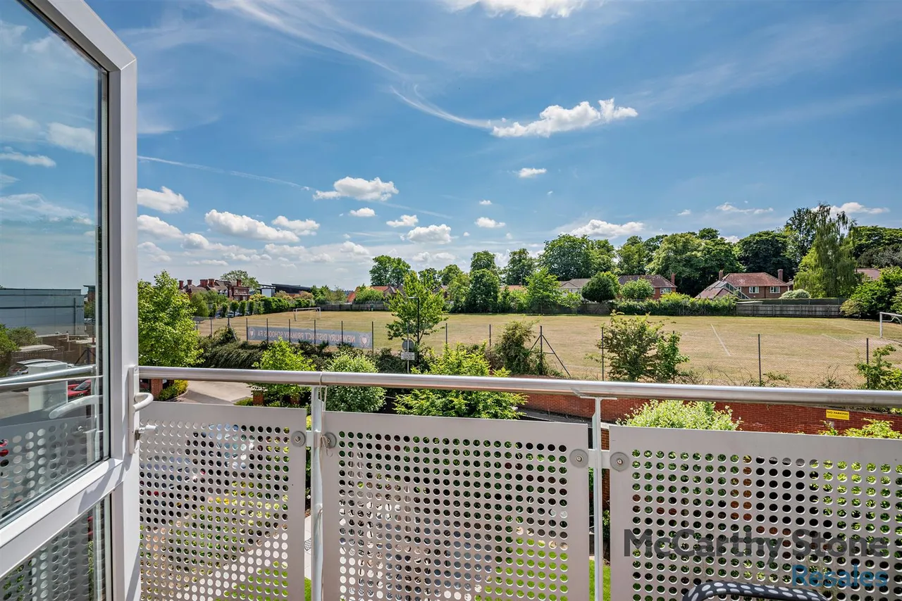 1 bed flat for sale, Western Avenue, Newbury, RG14