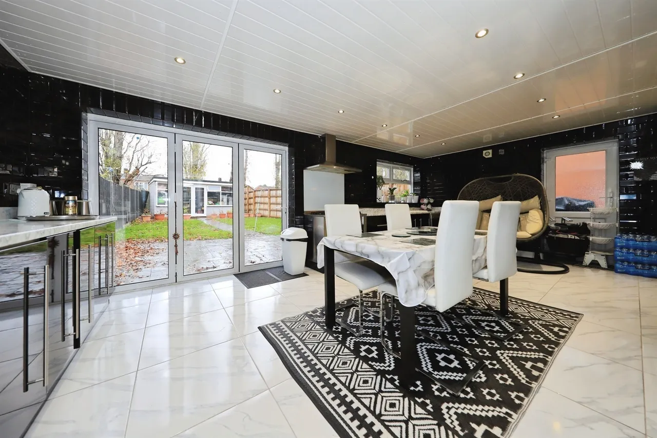 Constantine Way, Bilston, WV14, photo 2