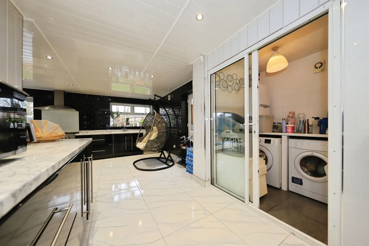 Constantine Way, Bilston, WV14, photo 3