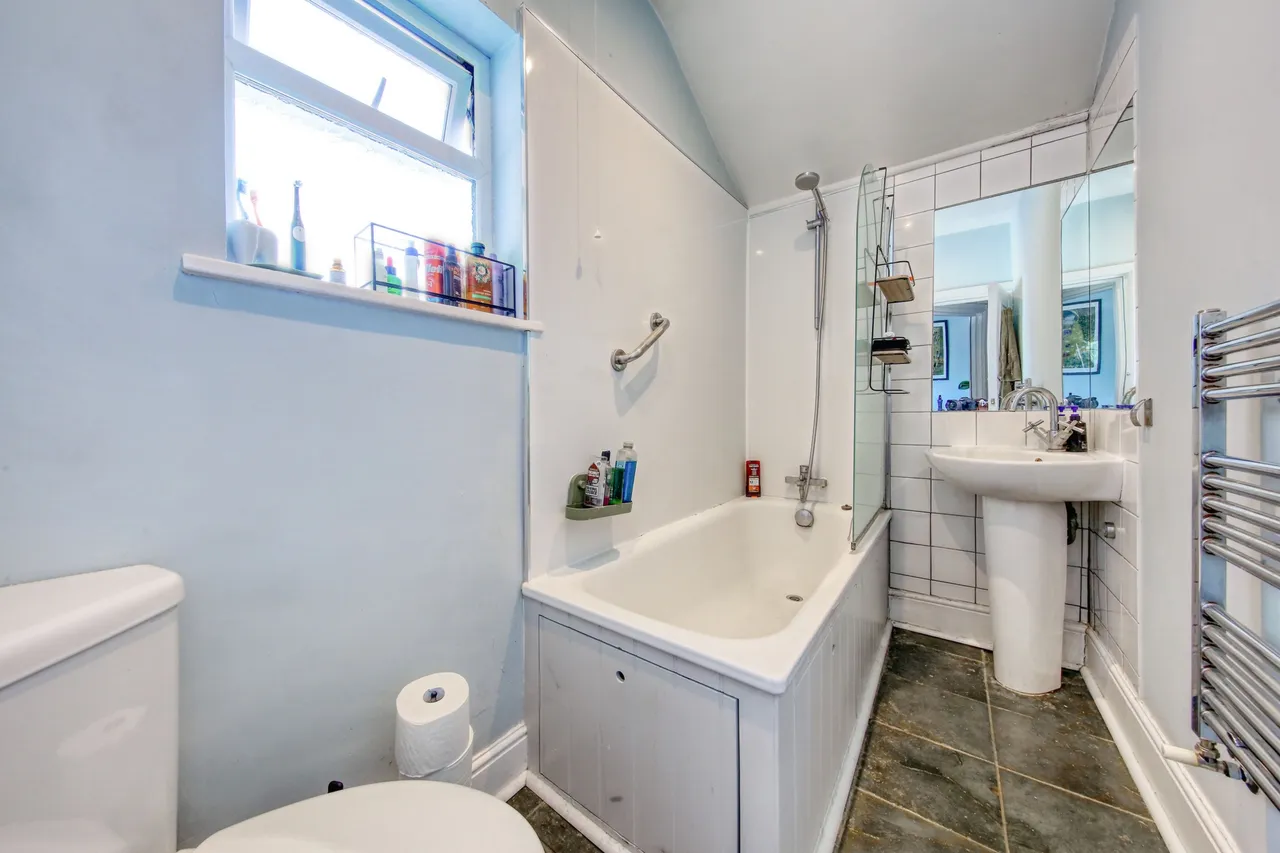 High Street, Hampton Wick, KT1 4DB, photo 4