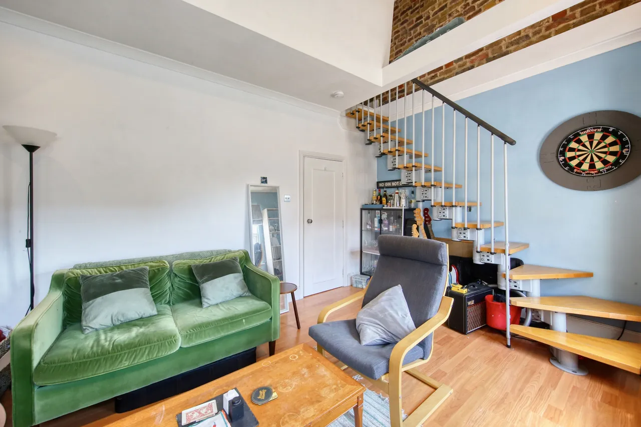 High Street, Hampton Wick, KT1 4DB, photo 5