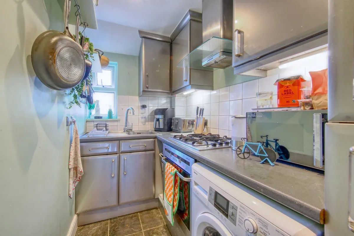 High Street, Hampton Wick, KT1 4DB, photo 12