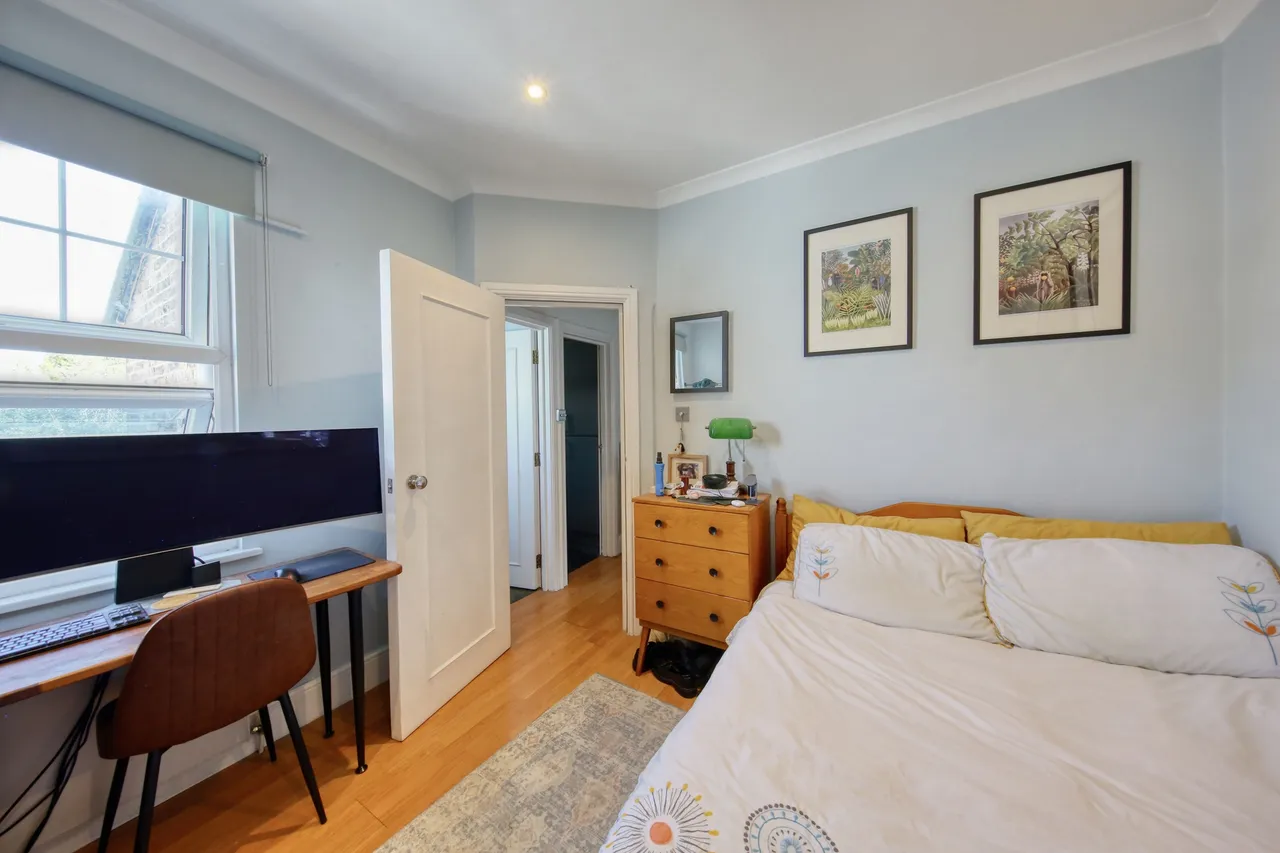 High Street, Hampton Wick, KT1 4DB, photo 2