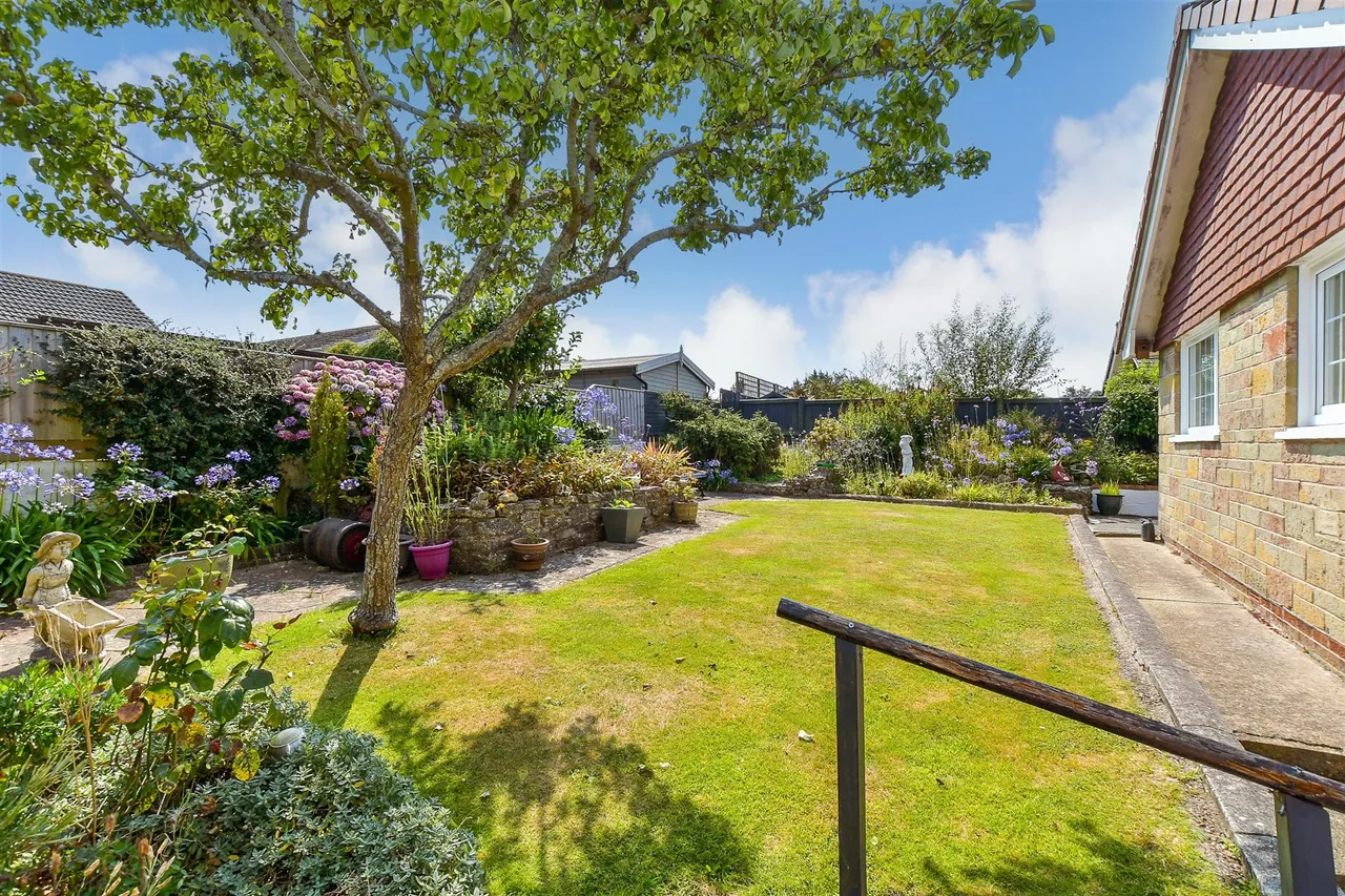 Central Way, Sandown, PO36, photo 3