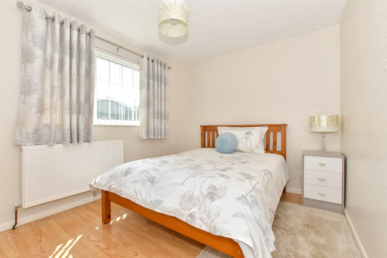 Central Way, Sandown, PO36, photo 6