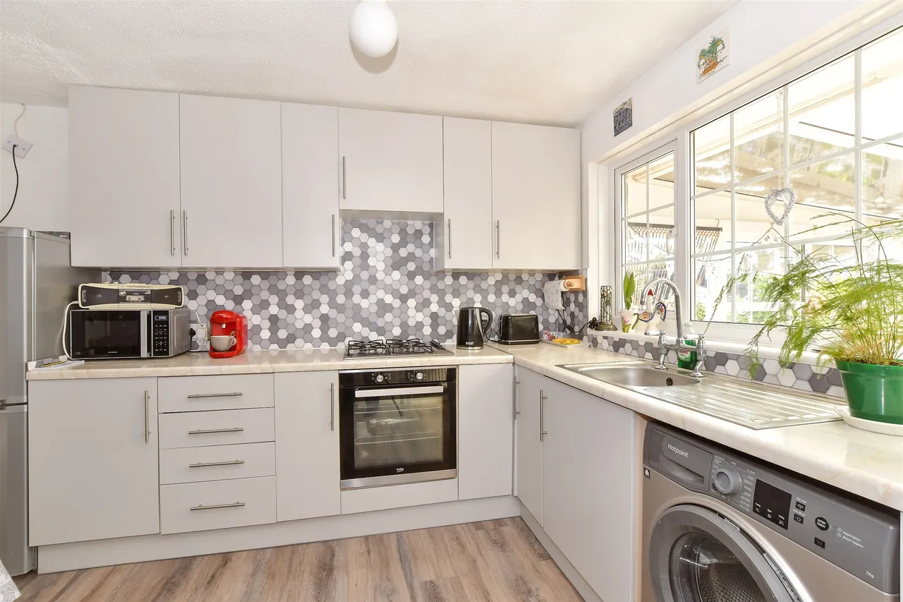 Central Way, Sandown, PO36, photo 5