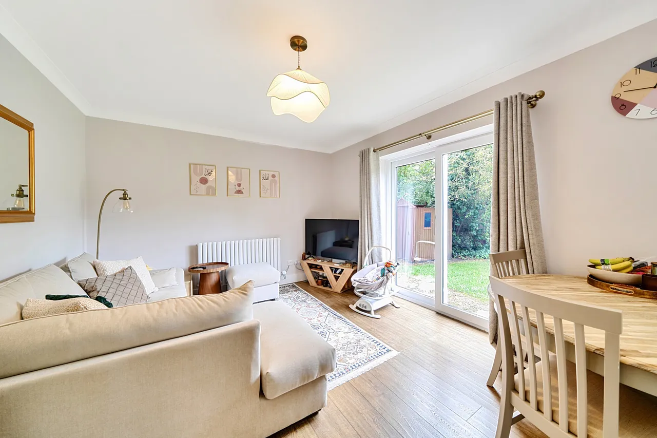 Cherry Gardens, Northolt, UB5, photo 2
