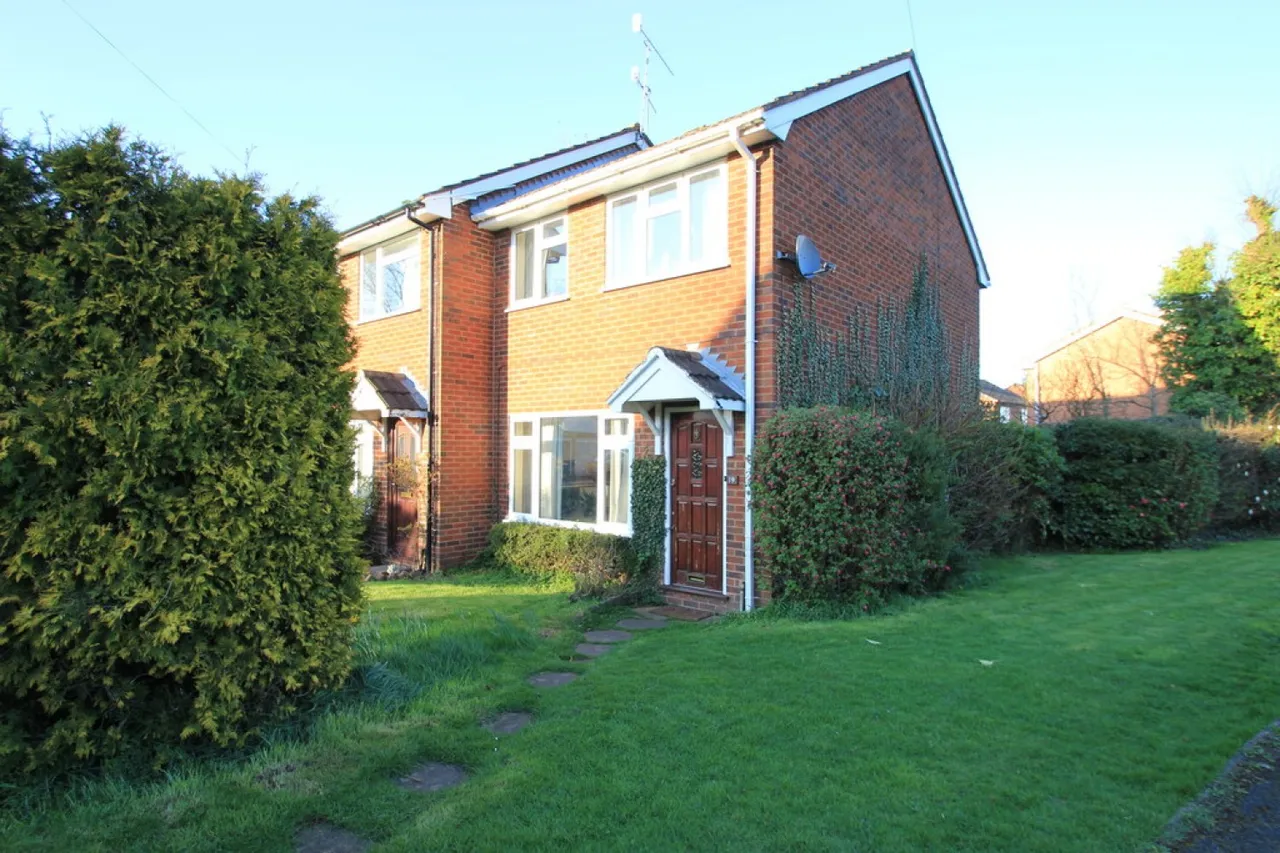 2 bed house to rent, Market Fields, Eccleshall, ST21