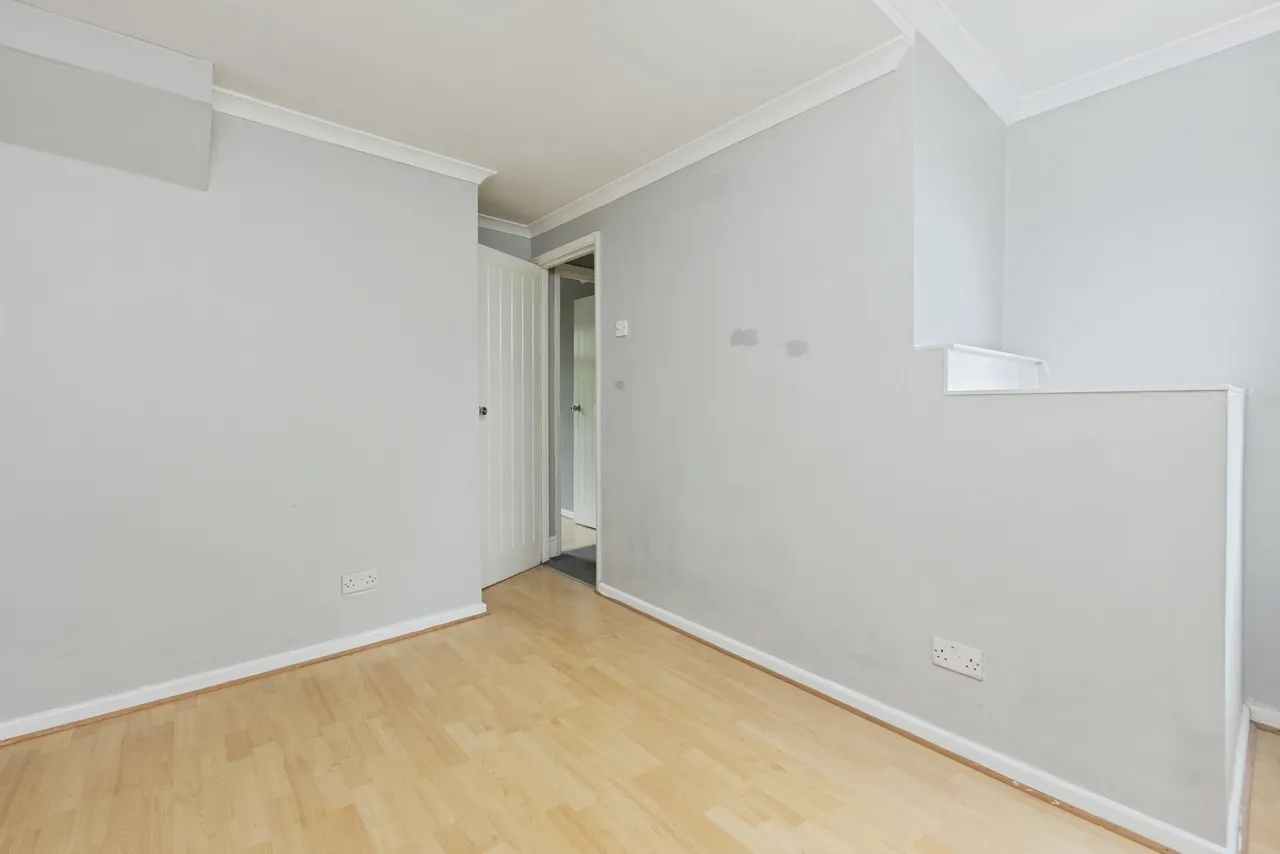 Dover Road East, DA11, photo 11