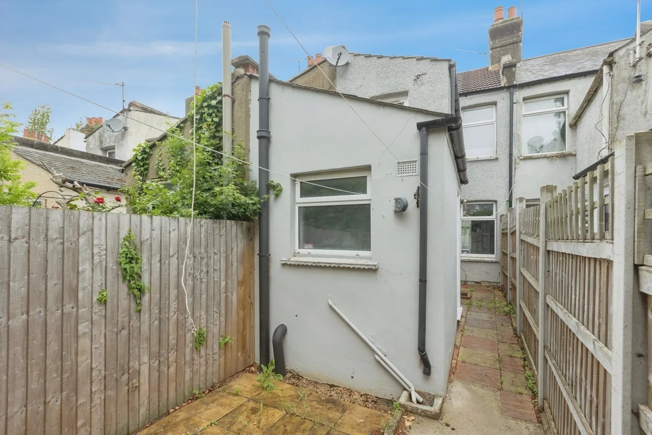 Dover Road East, DA11, photo 15