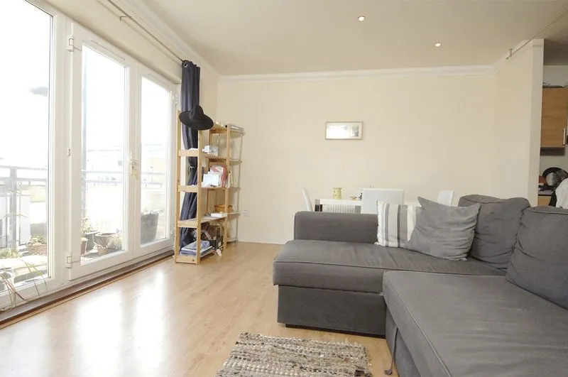 Isis House Bridge Wharf, Chertsey KT16 8LB, photo 4