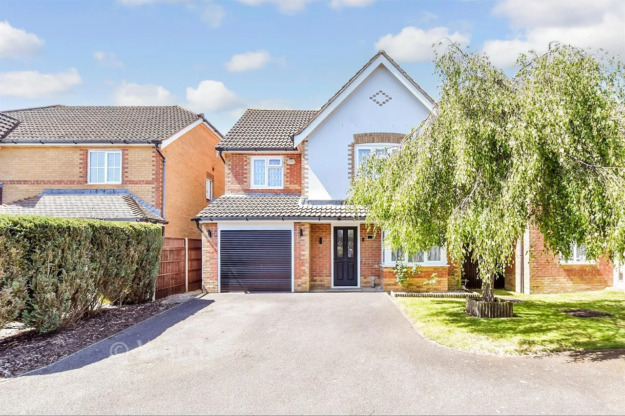 4 bed house for sale, Geddes Close, Hawkinge, CT18
