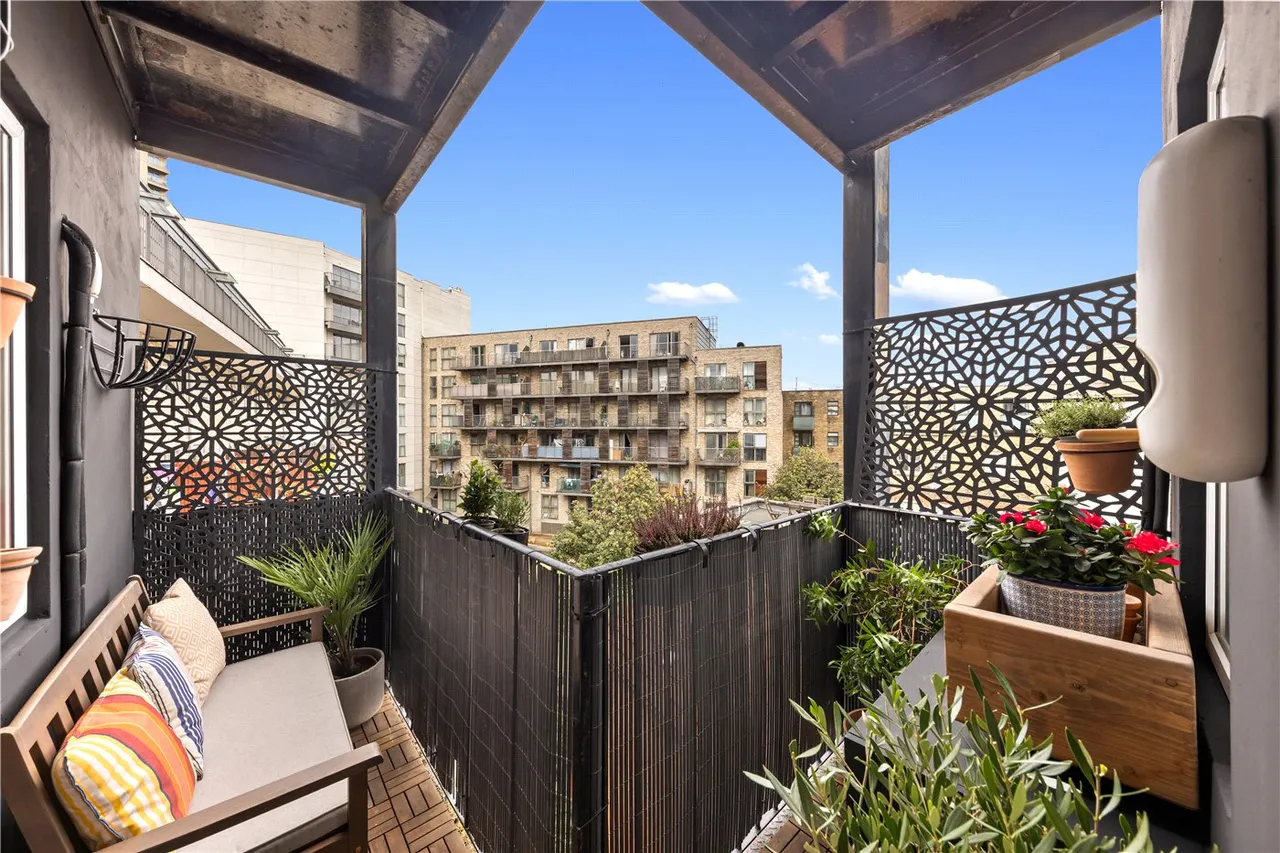 Apex House, 17 Bacon Street, London, E1, photo 2