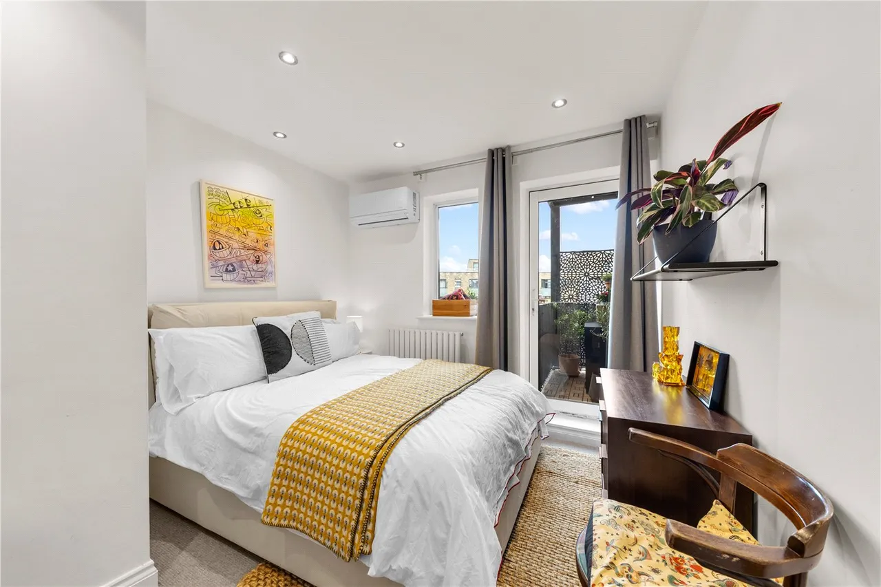 Apex House, 17 Bacon Street, London, E1, photo 3