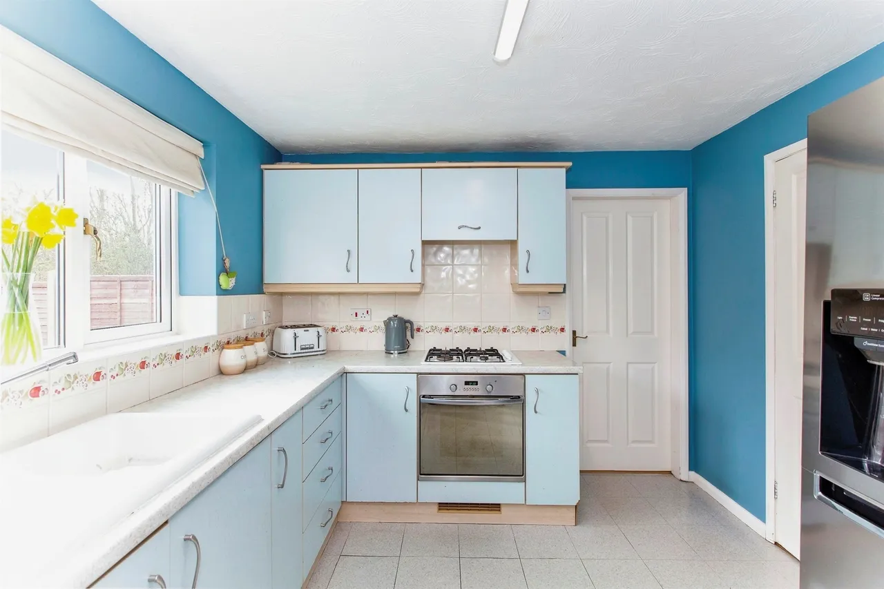 Warwick Gardens, Kettering, NN14, photo 4
