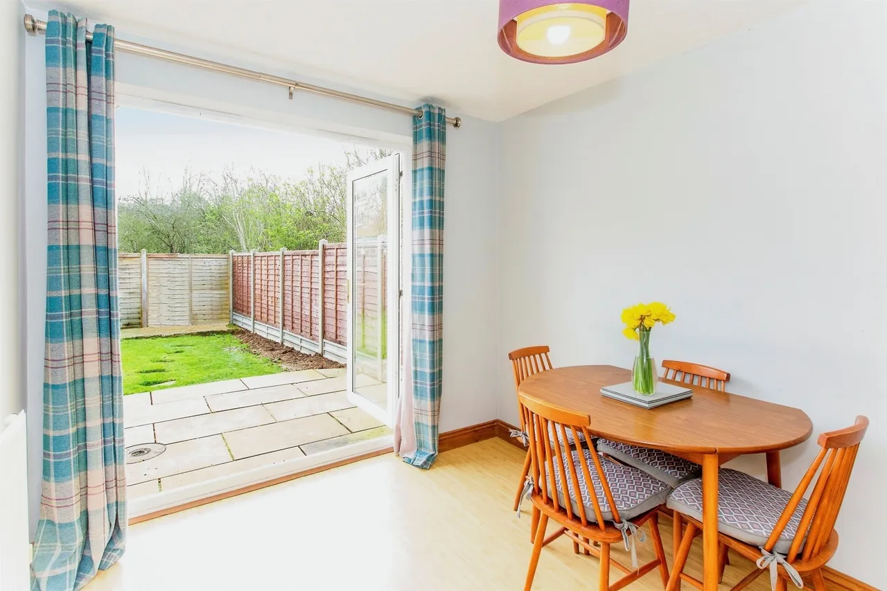 Warwick Gardens, Kettering, NN14, photo 8
