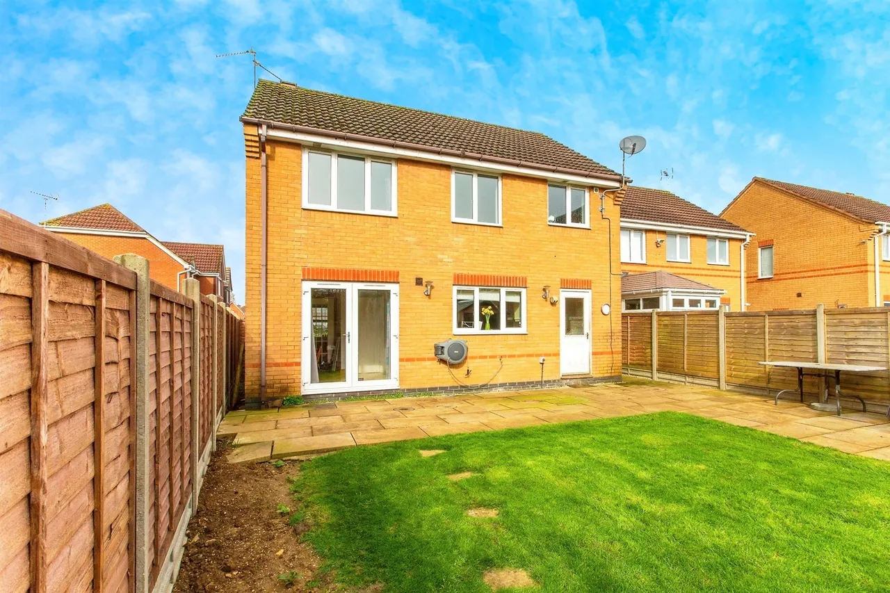 Warwick Gardens, Kettering, NN14, photo 2