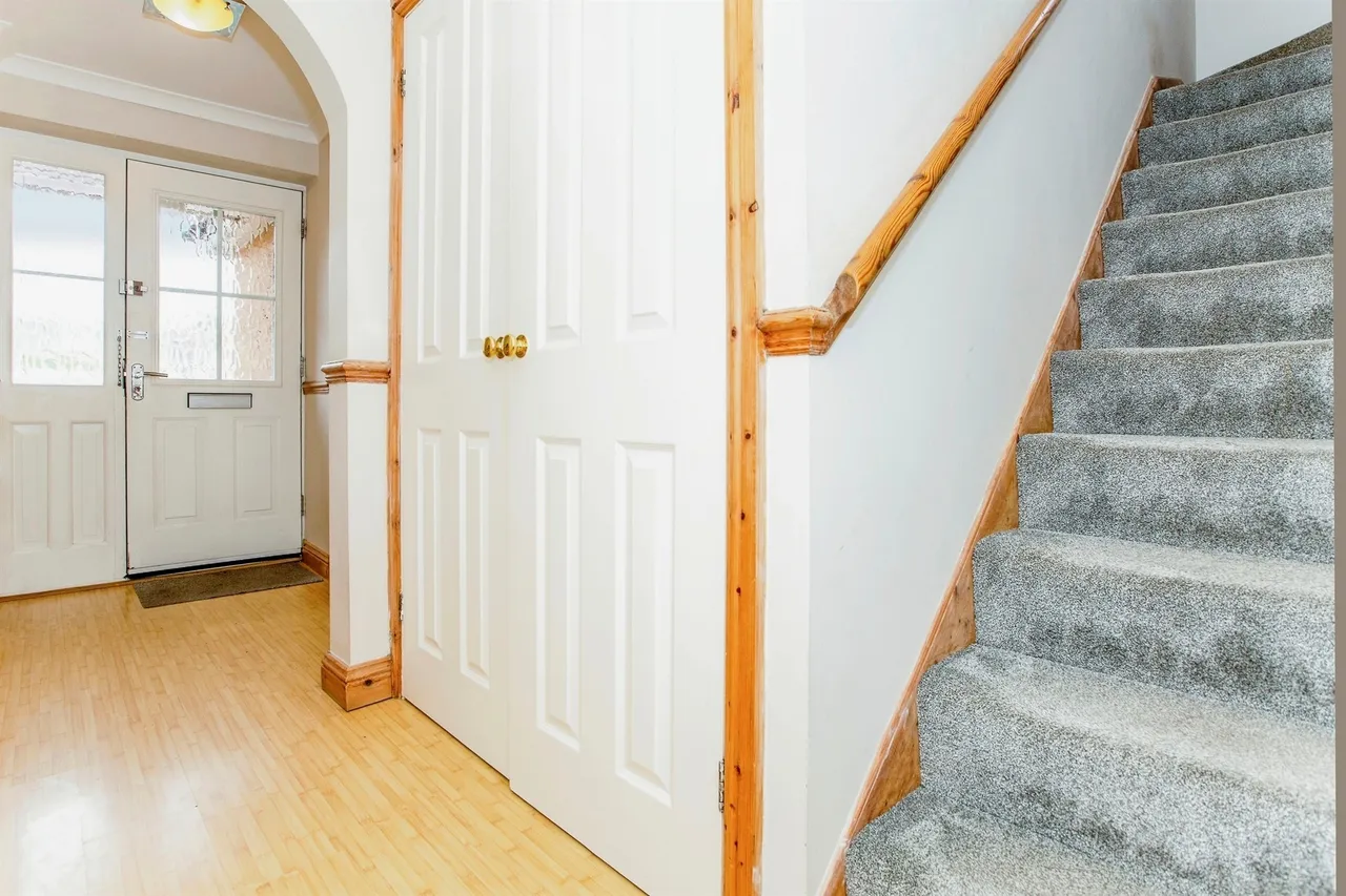 Warwick Gardens, Kettering, NN14, photo 9