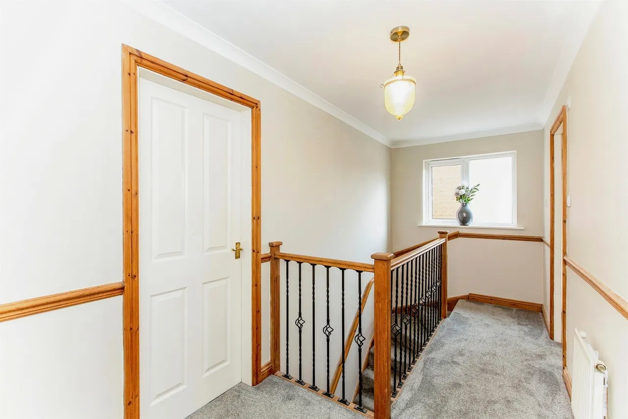 Warwick Gardens, Kettering, NN14, photo 10