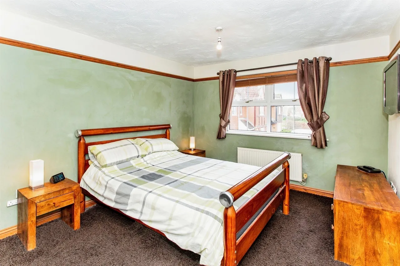 Warwick Gardens, Kettering, NN14, photo 11