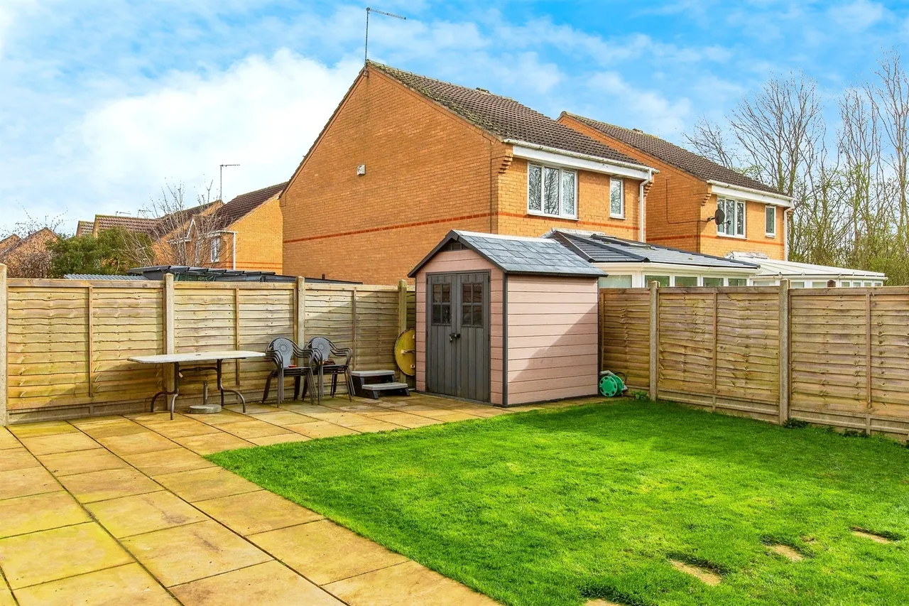 Warwick Gardens, Kettering, NN14, photo 5