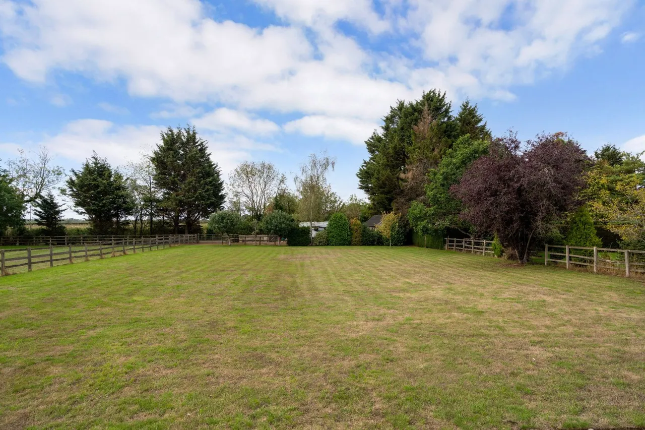 Driffield, Cirencester, Gloucestershire, GL7 5PY, photo 2