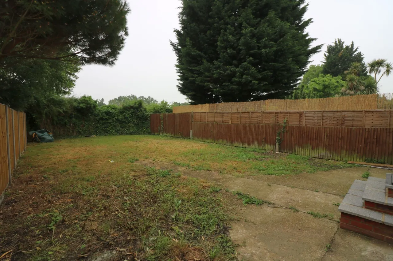 New Road, Middlesex Staines-upon-Thames, TW18, photo 8