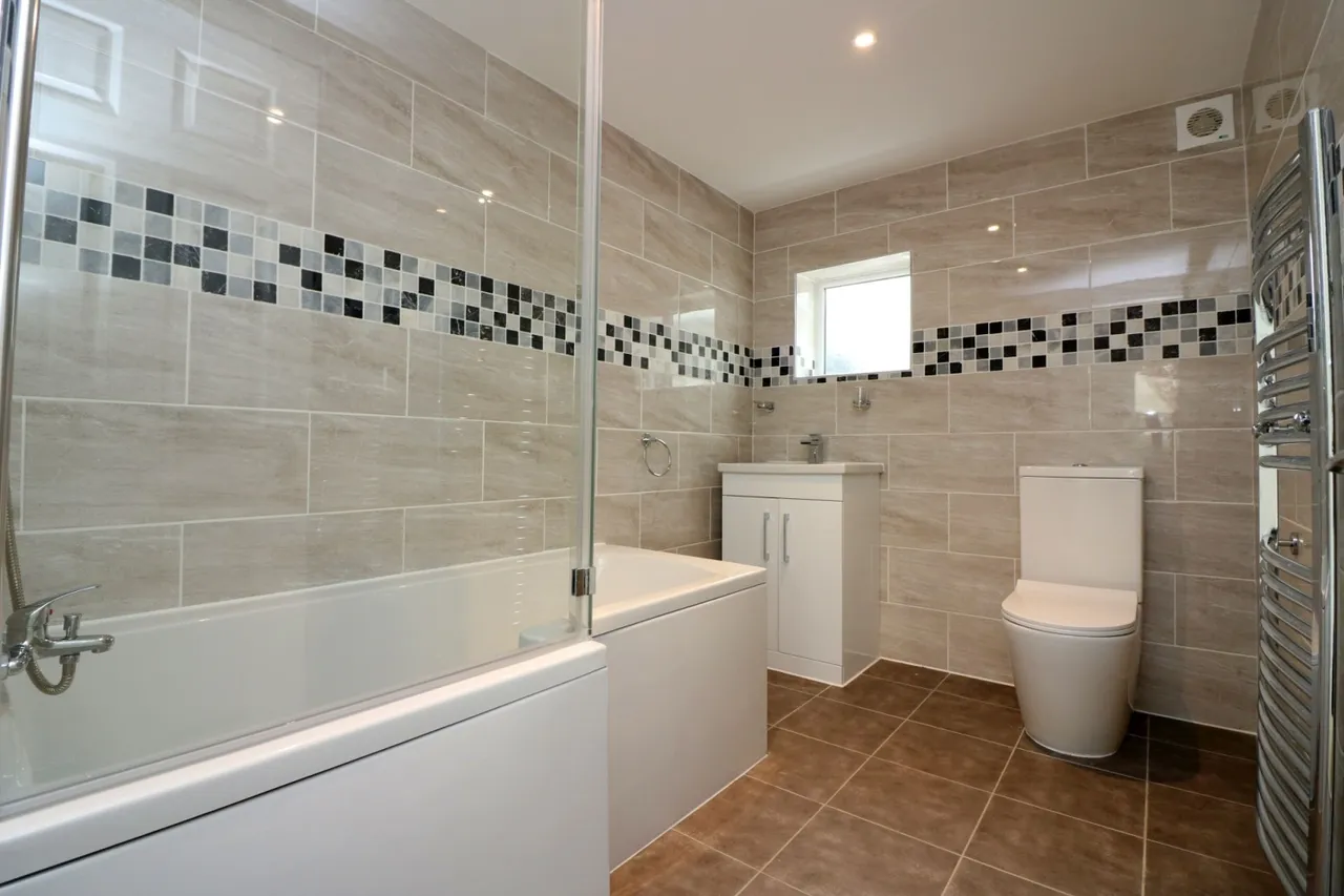 New Road, Middlesex Staines-upon-Thames, TW18, photo 7