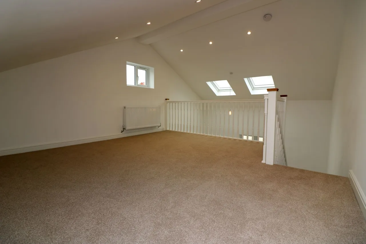 New Road, Middlesex Staines-upon-Thames, TW18, photo 6
