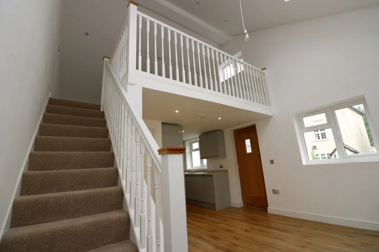 New Road, Middlesex Staines-upon-Thames, TW18, photo 2