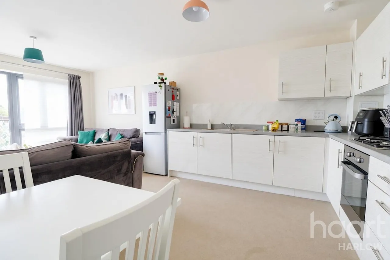 Blackthorn Drive, Harlow, CM17, photo 2
