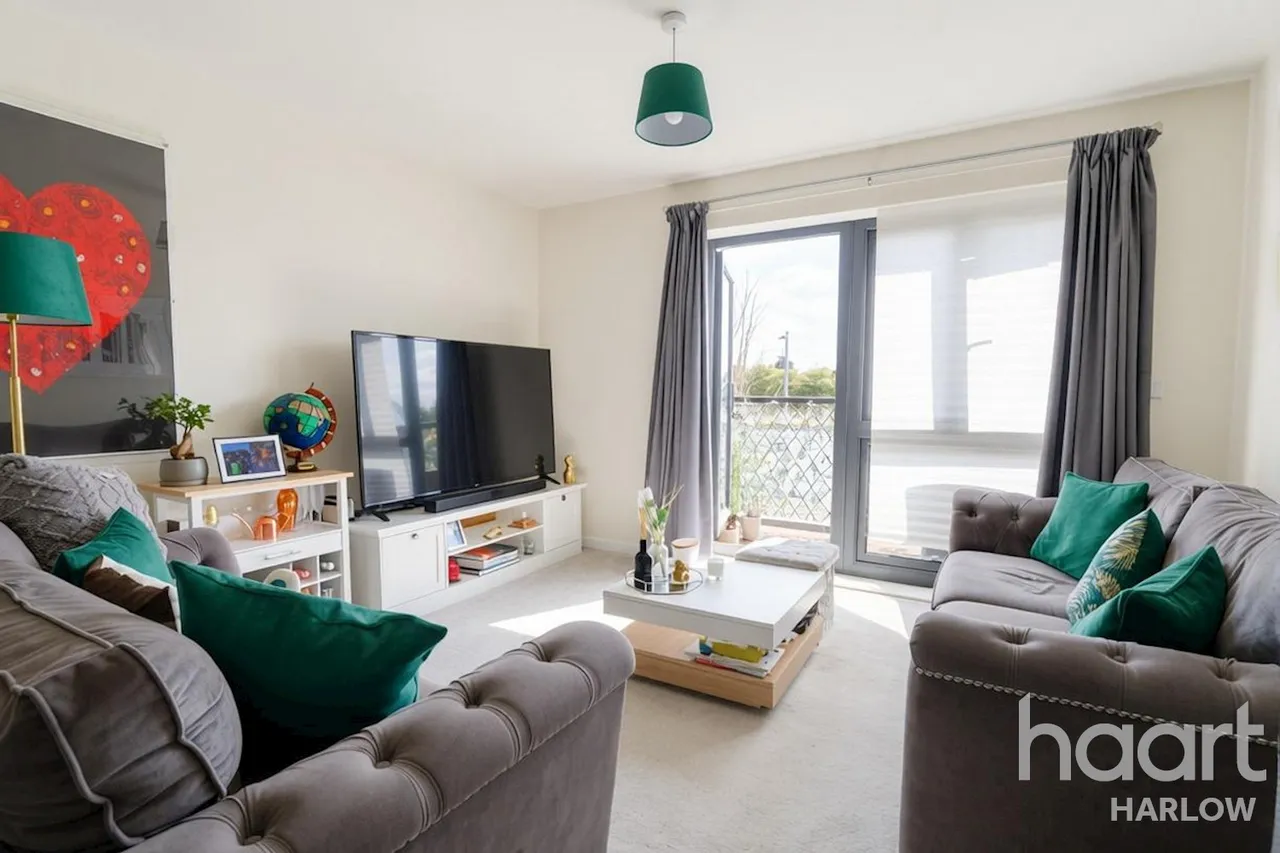 Blackthorn Drive, Harlow, CM17, photo 3