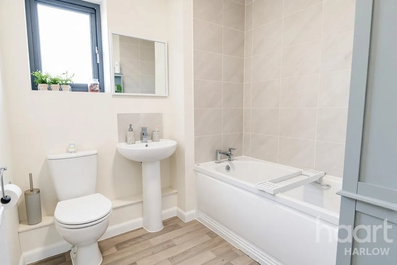 Blackthorn Drive, Harlow, CM17, photo 9