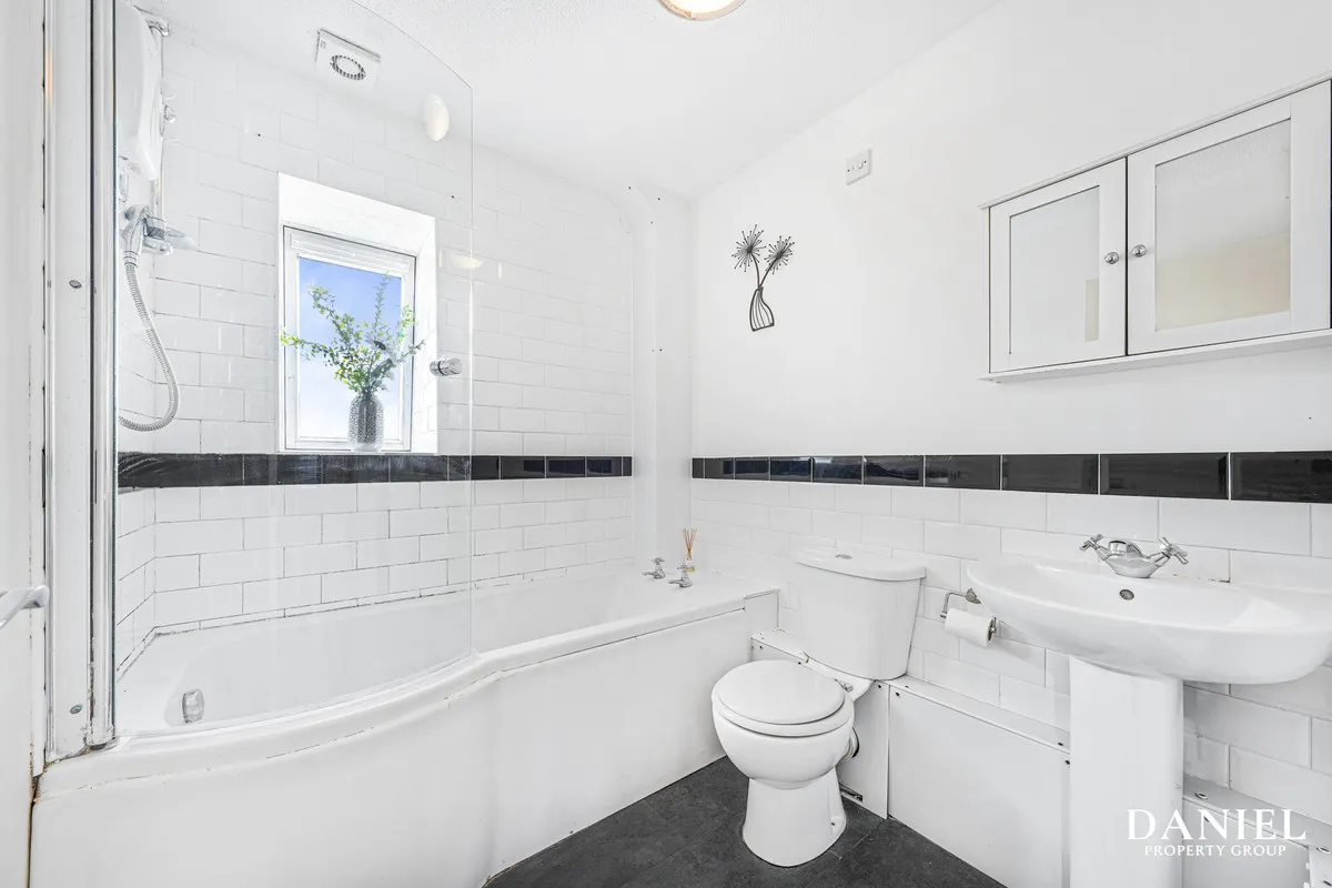 Blackthorn Court, Langdon Hills, SS16, photo 11