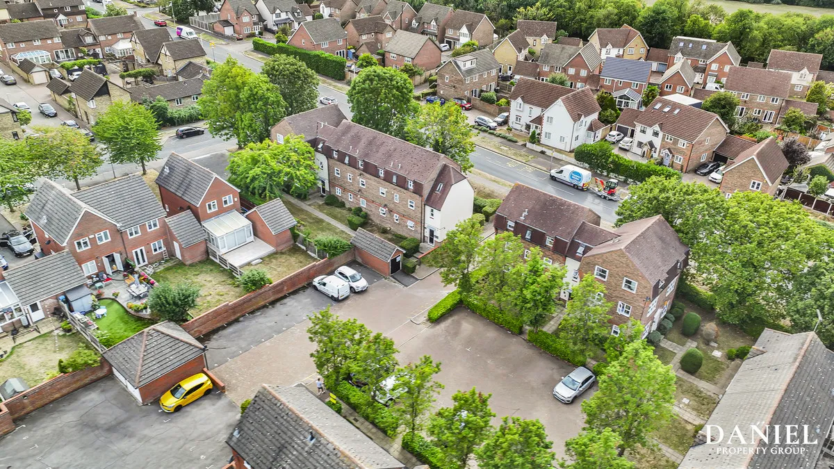 Blackthorn Court, Langdon Hills, SS16, photo 20