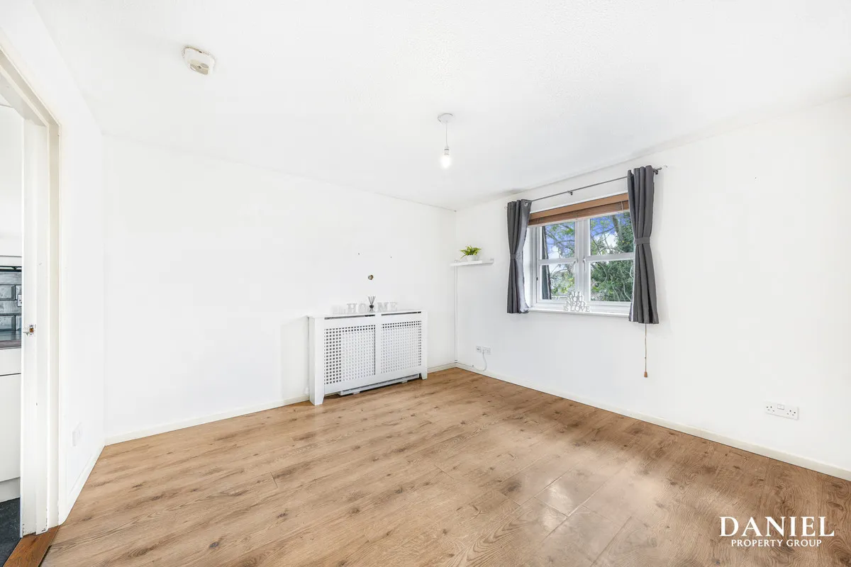 Blackthorn Court, Langdon Hills, SS16, photo 2