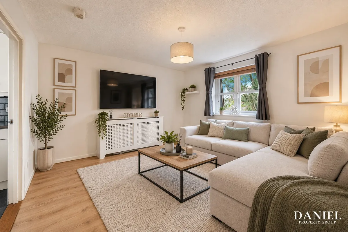 2 bed flat for sale, Blackthorn Court, Langdon Hills, SS16