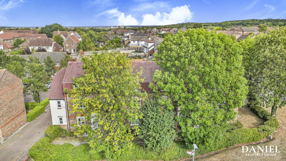 Blackthorn Court, Langdon Hills, SS16, photo 17