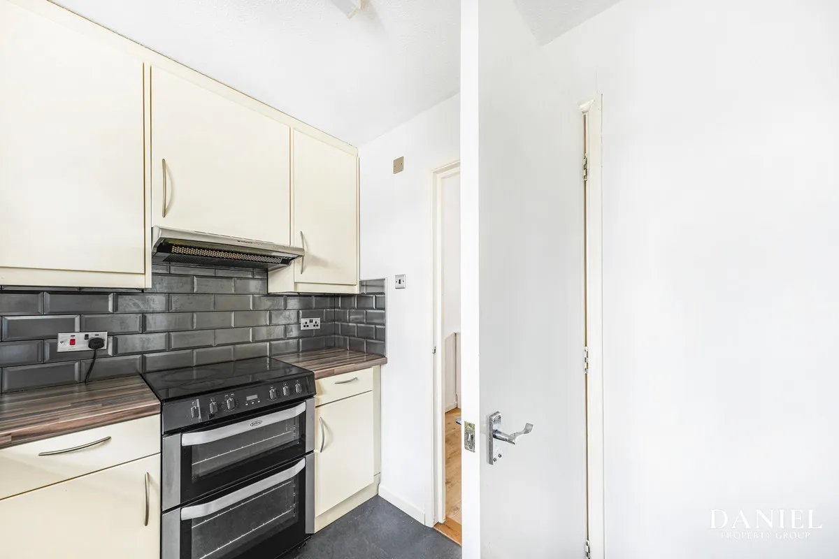 Blackthorn Court, Langdon Hills, SS16, photo 6
