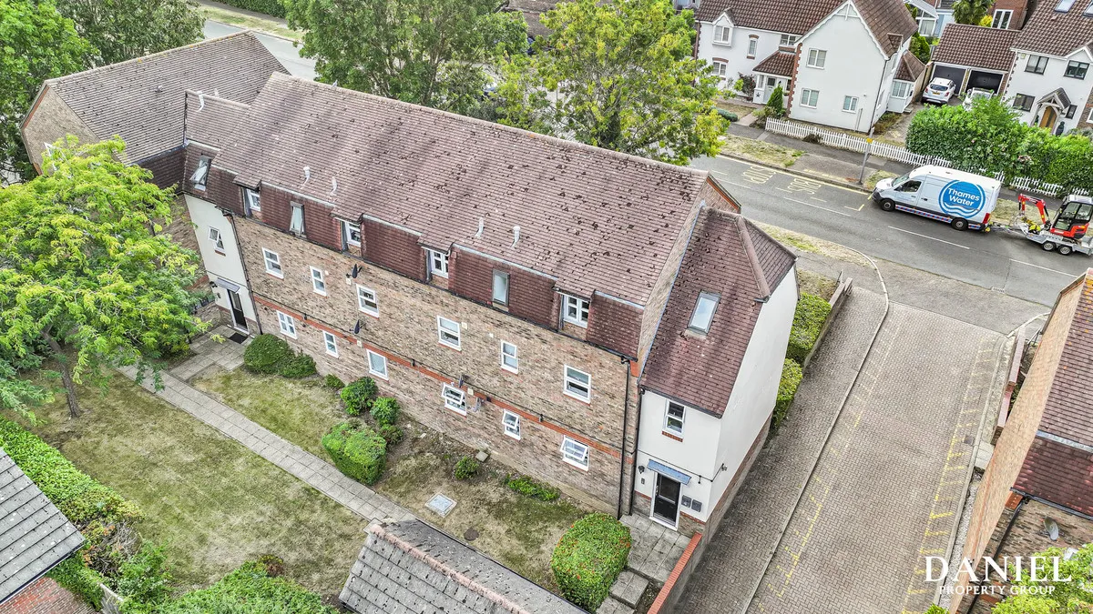 Blackthorn Court, Langdon Hills, SS16, photo 16