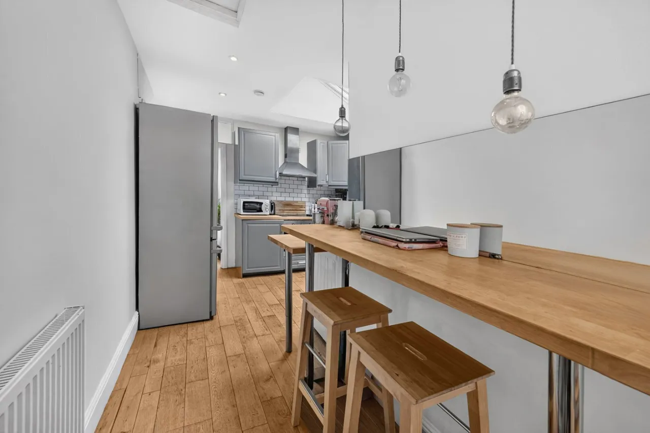 Bathurst Gardens, London, NW10, photo 12