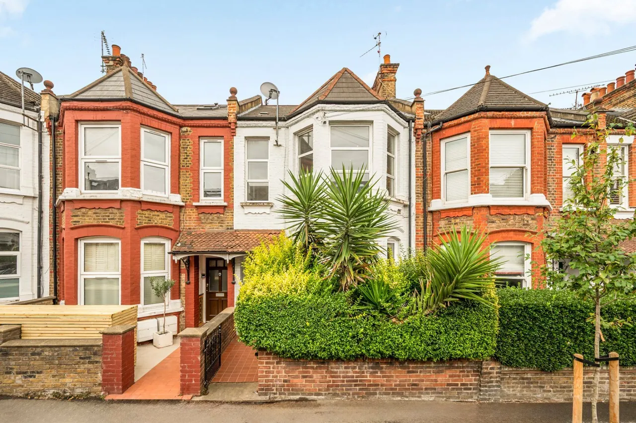 Bathurst Gardens, London, NW10, photo 2