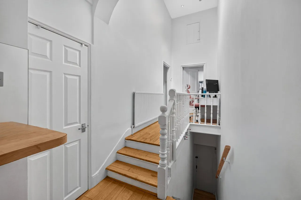 Bathurst Gardens, London, NW10, photo 11