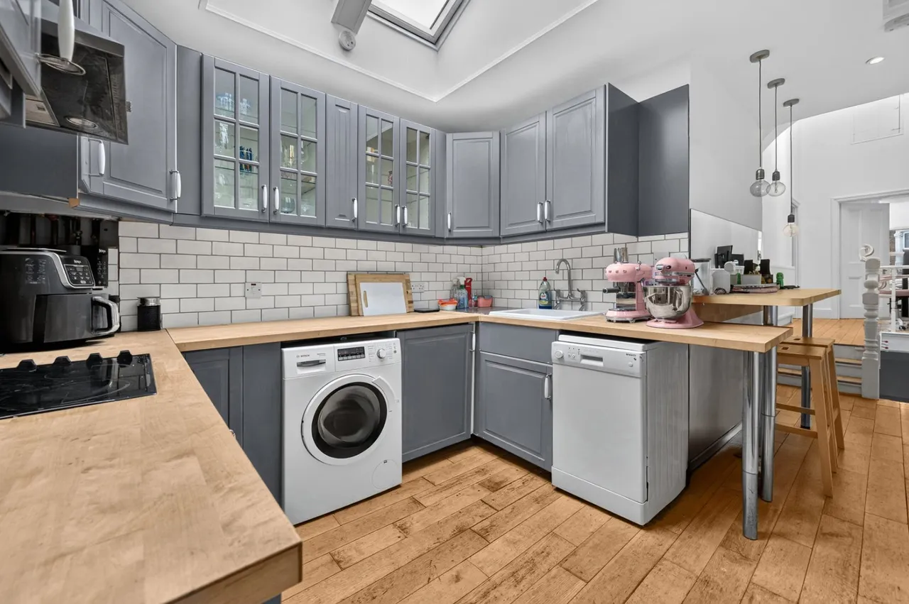 Bathurst Gardens, London, NW10, photo 4