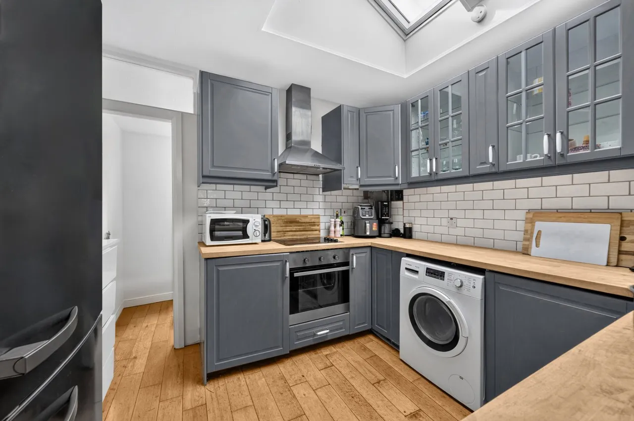 Bathurst Gardens, London, NW10, photo 9